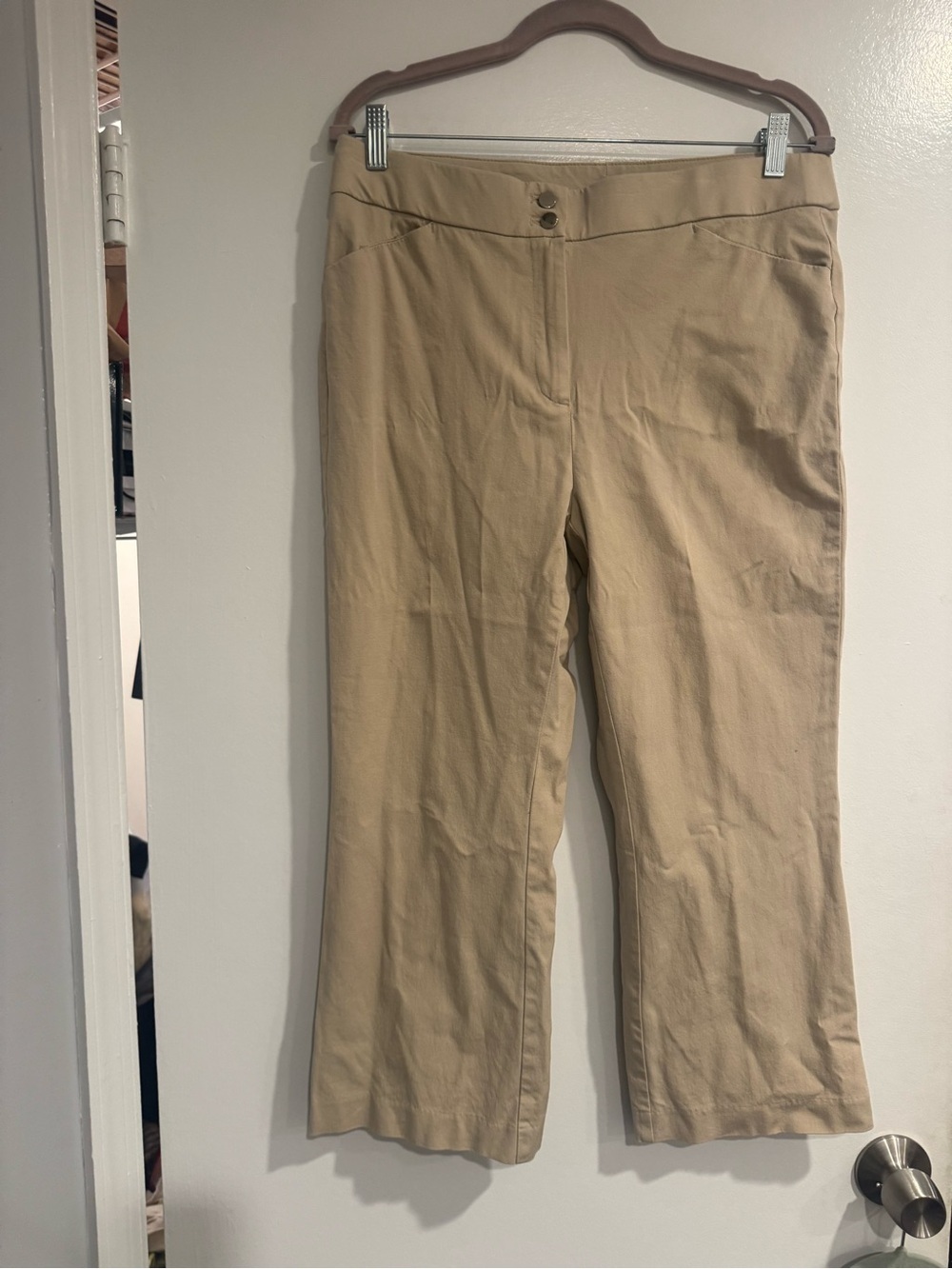 Chico's Tan Bootcut Cropped Pants Stretch Size 8 Beige Khaki Casual